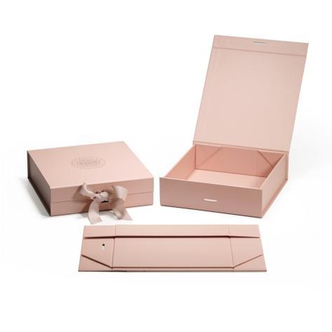 Custom magnetic boxes